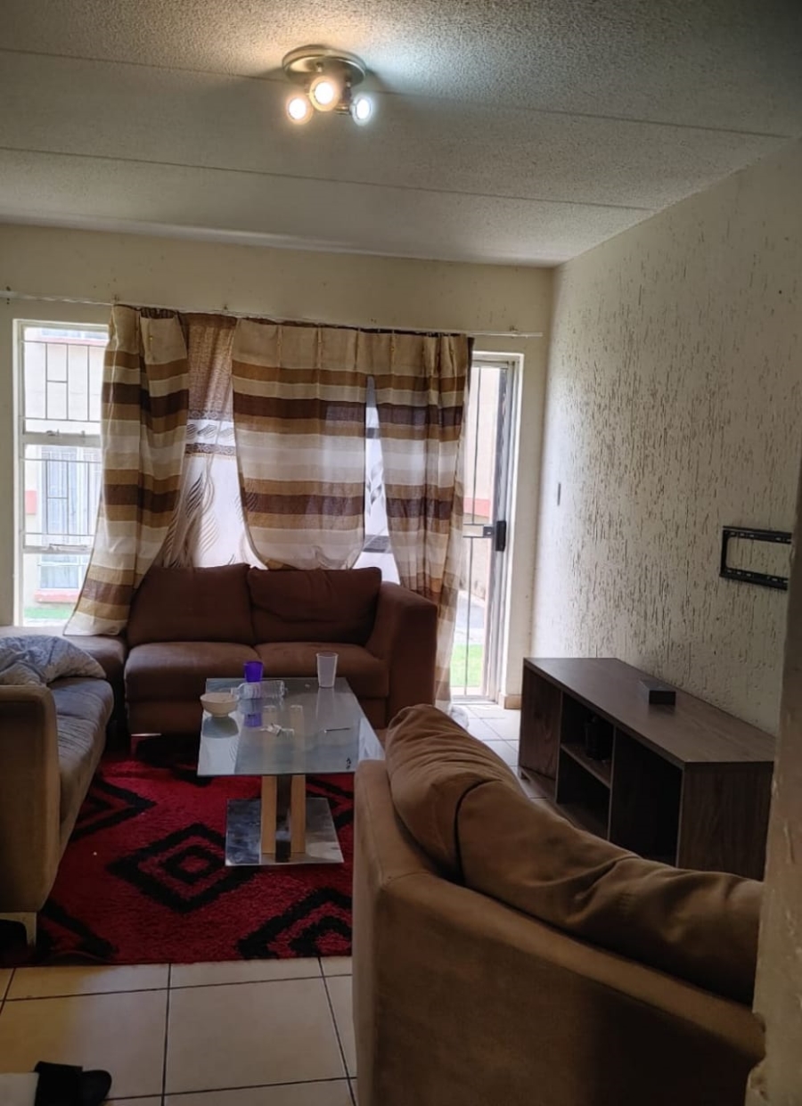 To Let 2 Bedroom Property for Rent in Ormonde View Gauteng
