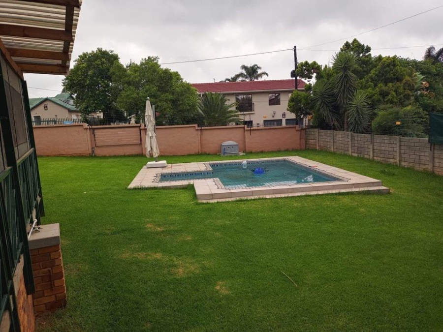 5 Bedroom Property for Sale in Wilro Park Gauteng