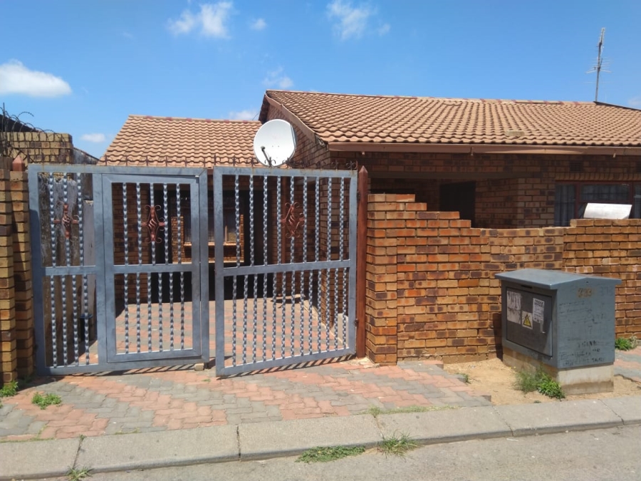 2 Bedroom Property for Sale in Meadowlands Gauteng
