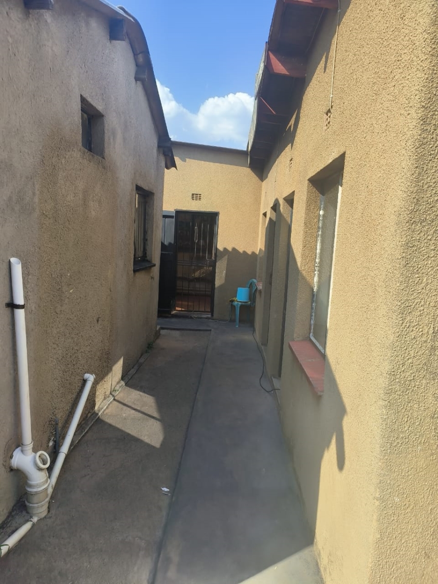 2 Bedroom Property for Sale in Soweto Gauteng