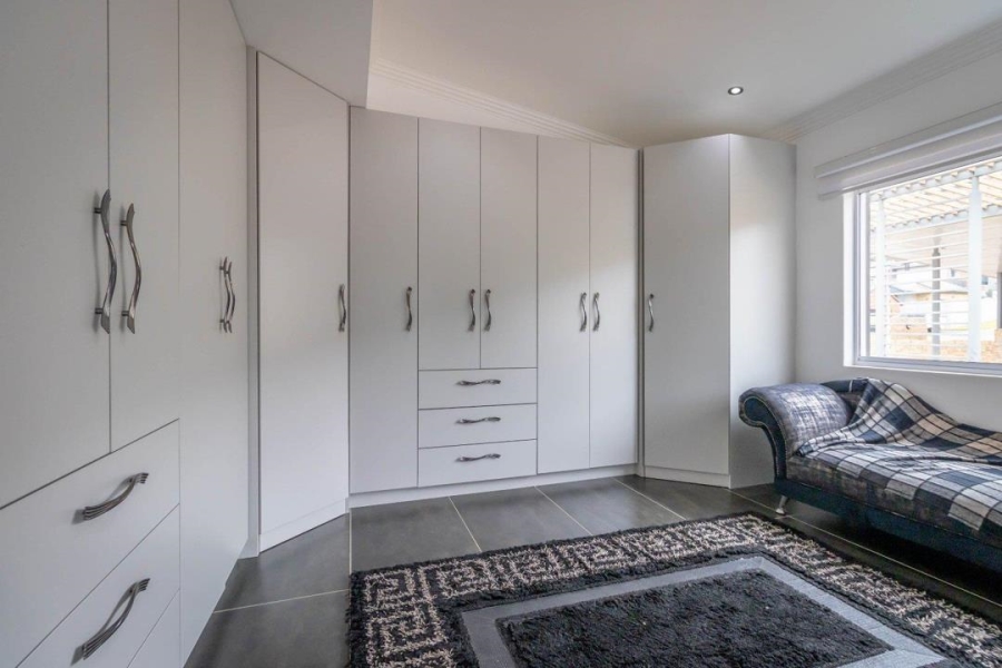 5 Bedroom Property for Sale in Homes Haven Gauteng