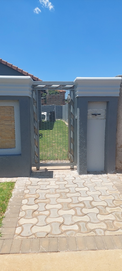 2 Bedroom Property for Sale in Dawn Park Gauteng