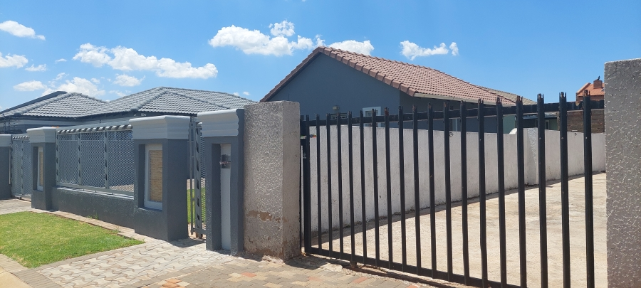 2 Bedroom Property for Sale in Dawn Park Gauteng