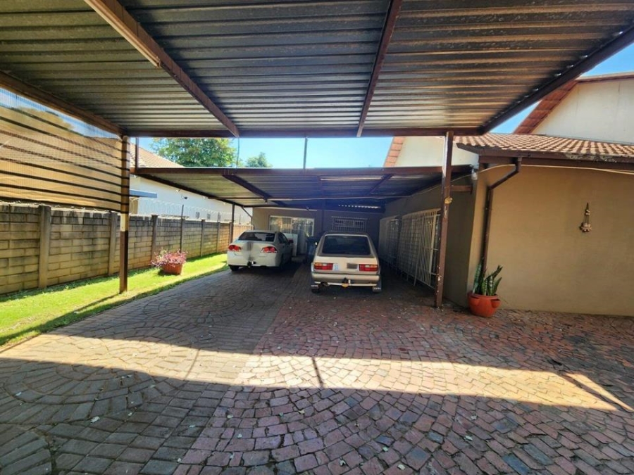 4 Bedroom Property for Sale in Pretoria Gardens Gauteng