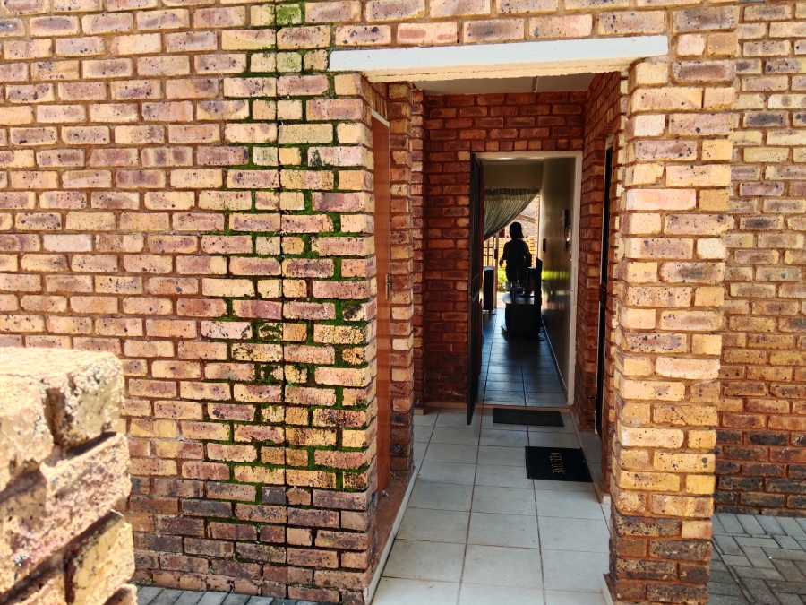 2 Bedroom Property for Sale in Clarina Gauteng