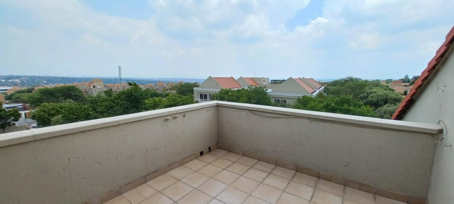 2 Bedroom Property for Sale in Lonehill Gauteng