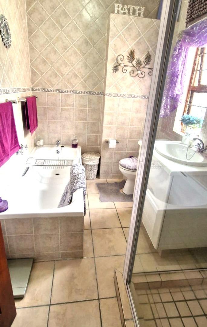 3 Bedroom Property for Sale in Faerie Glen Gauteng