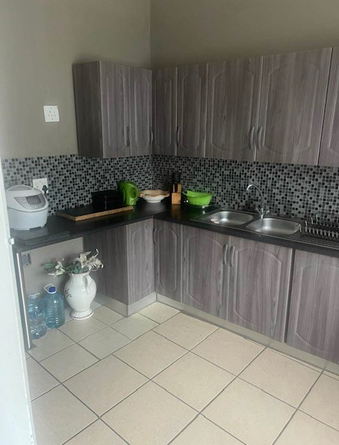 2 Bedroom Property for Sale in Cyrildene Gauteng
