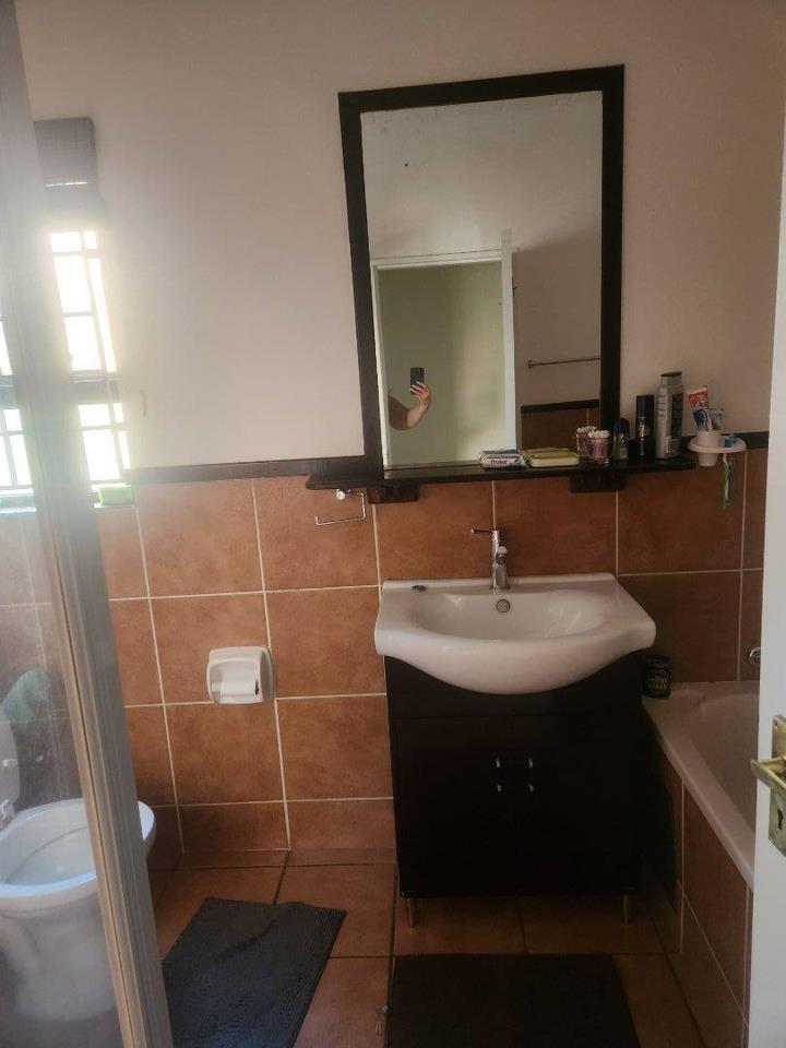 2 Bedroom Property for Sale in Magaliessig Gauteng