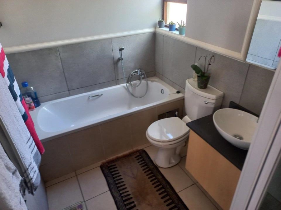 1 Bedroom Property for Sale in Douglasdale Gauteng