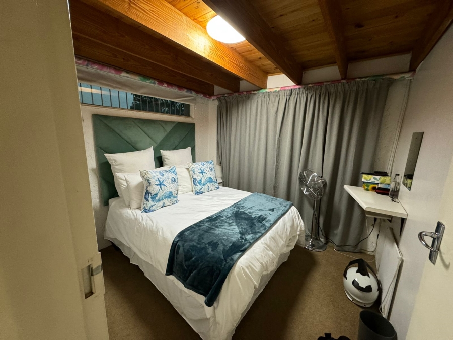 5 Bedroom Property for Sale in Lochvaal Gauteng