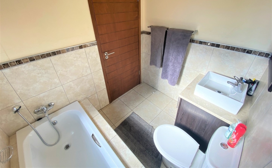 To Let 2 Bedroom Property for Rent in Mooikloof Gauteng
