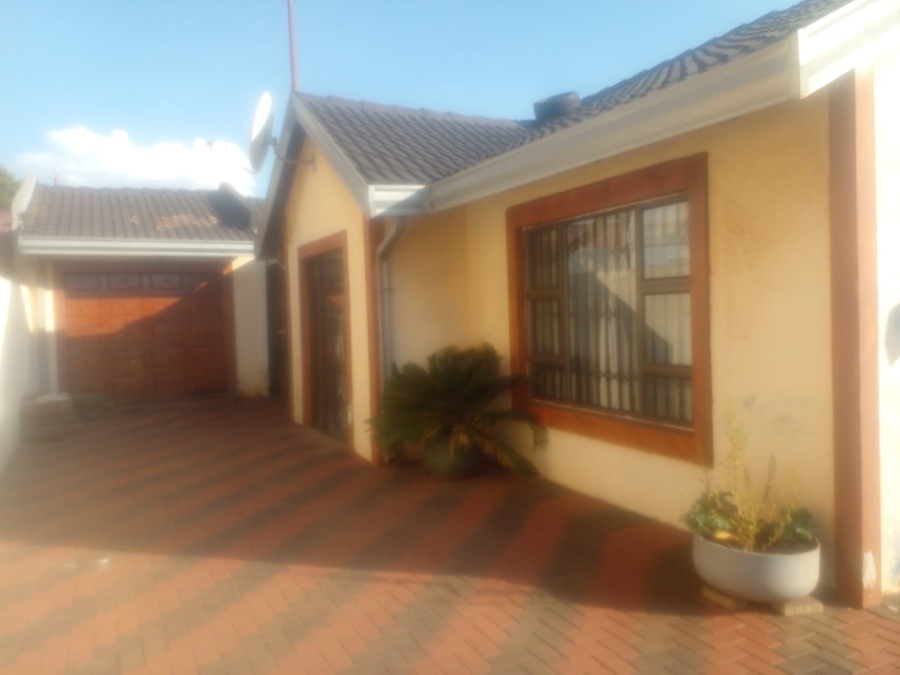 4 Bedroom Property for Sale in Tokoza Gauteng