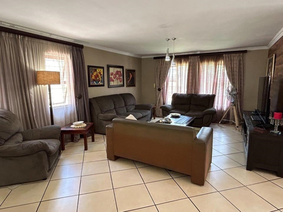 5 Bedroom Property for Sale in Helderkruin Gauteng