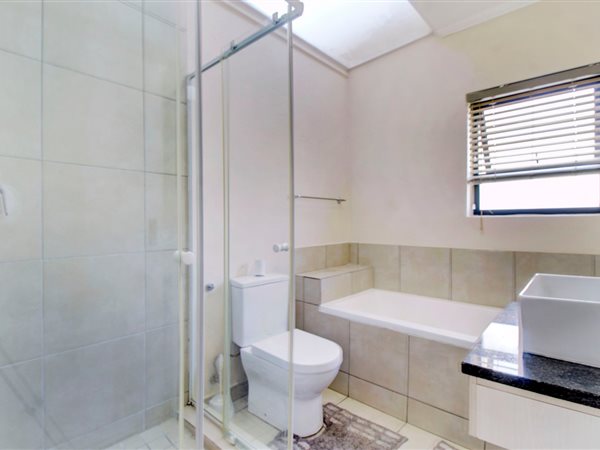 2 Bedroom Property for Sale in Beverley Gauteng