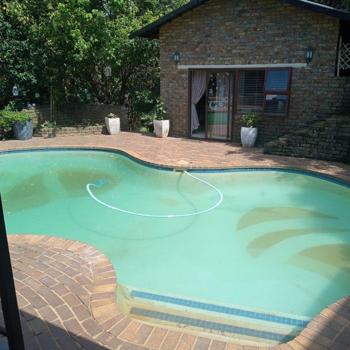 4 Bedroom Property for Sale in Roodekrans A H Gauteng