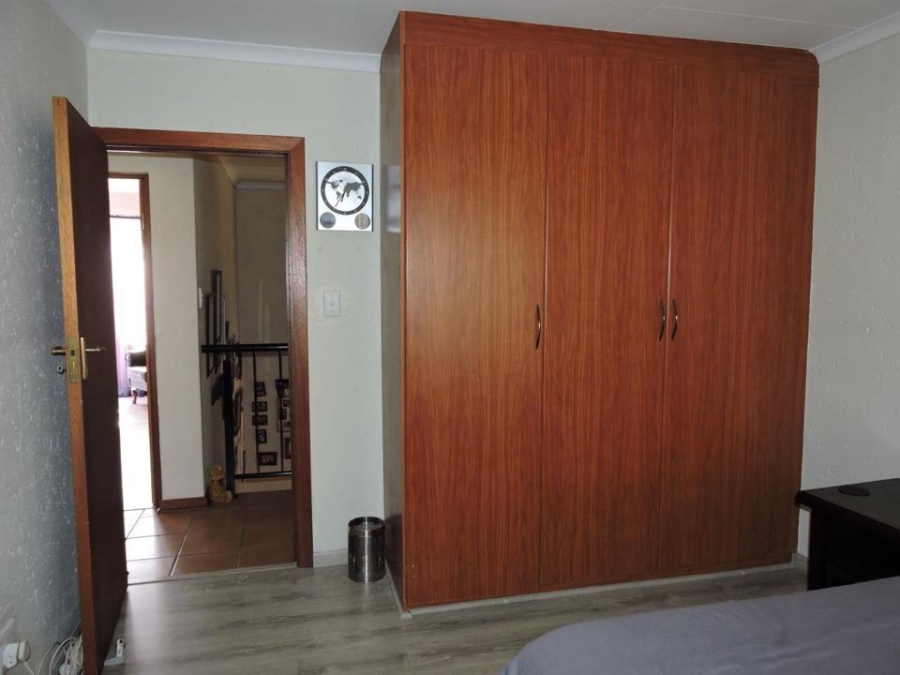 To Let 4 Bedroom Property for Rent in Moreleta Park Gauteng