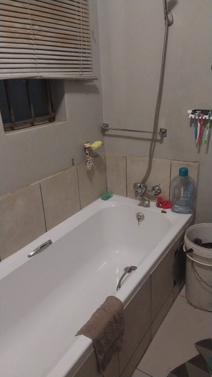 To Let 2 Bedroom Property for Rent in Clayville Gauteng