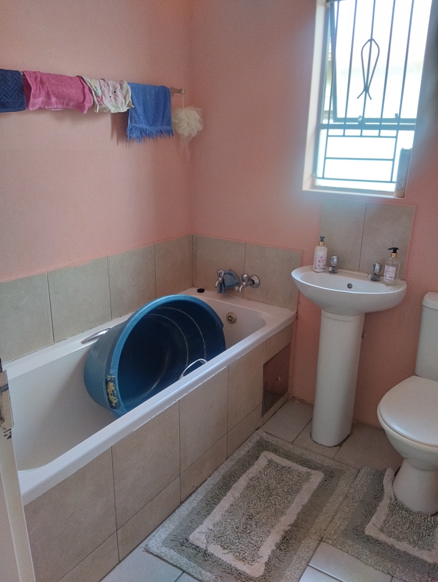 2 Bedroom Property for Sale in Clayville East Gauteng