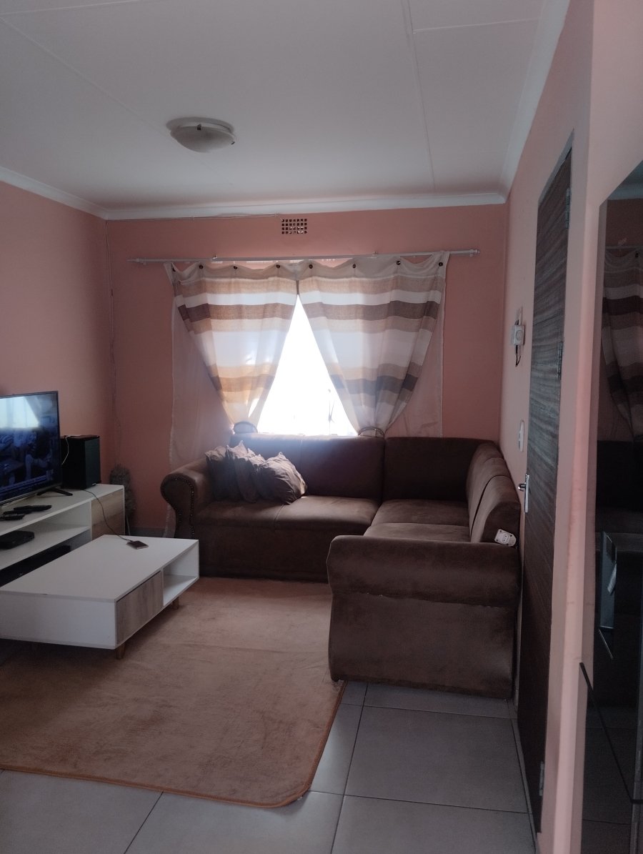 2 Bedroom Property for Sale in Clayville East Gauteng