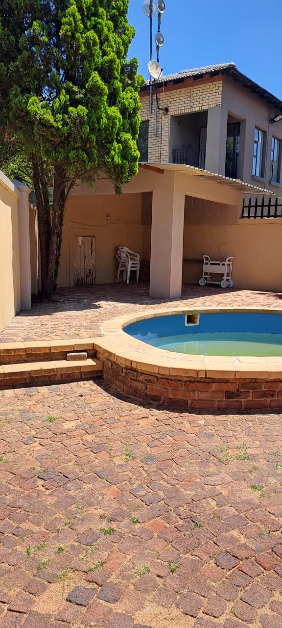 To Let 2 Bedroom Property for Rent in Lakefield Ext 21 Gauteng