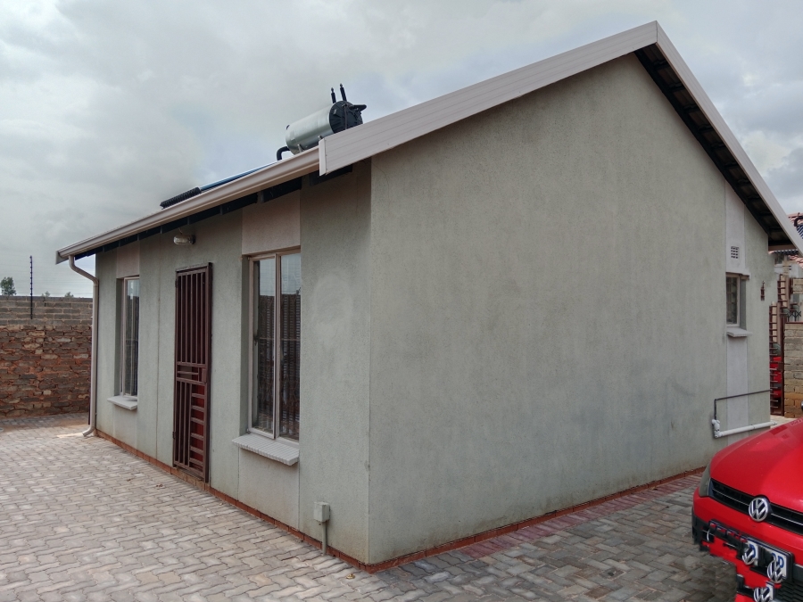 To Let 1 Bedroom Property for Rent in Rosslyn Gauteng