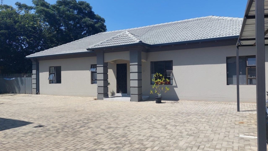 12 Bedroom Property for Sale in Lakefield Gauteng