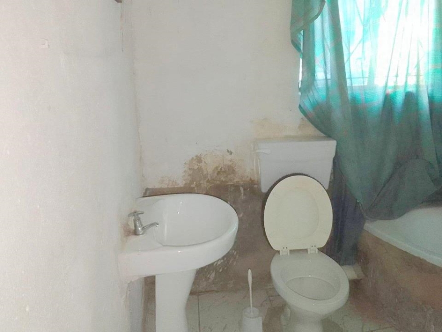 2 Bedroom Property for Sale in Umfuyaneni Gauteng