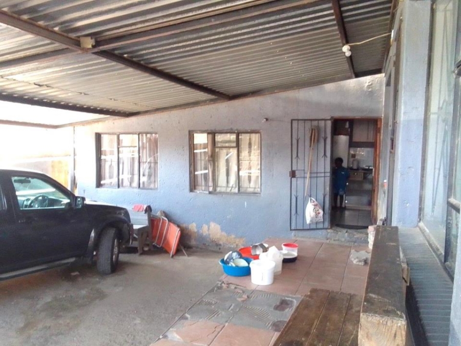 2 Bedroom Property for Sale in Umfuyaneni Gauteng