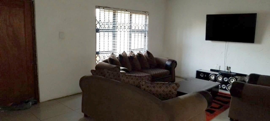 5 Bedroom Property for Sale in Kagiso Gauteng