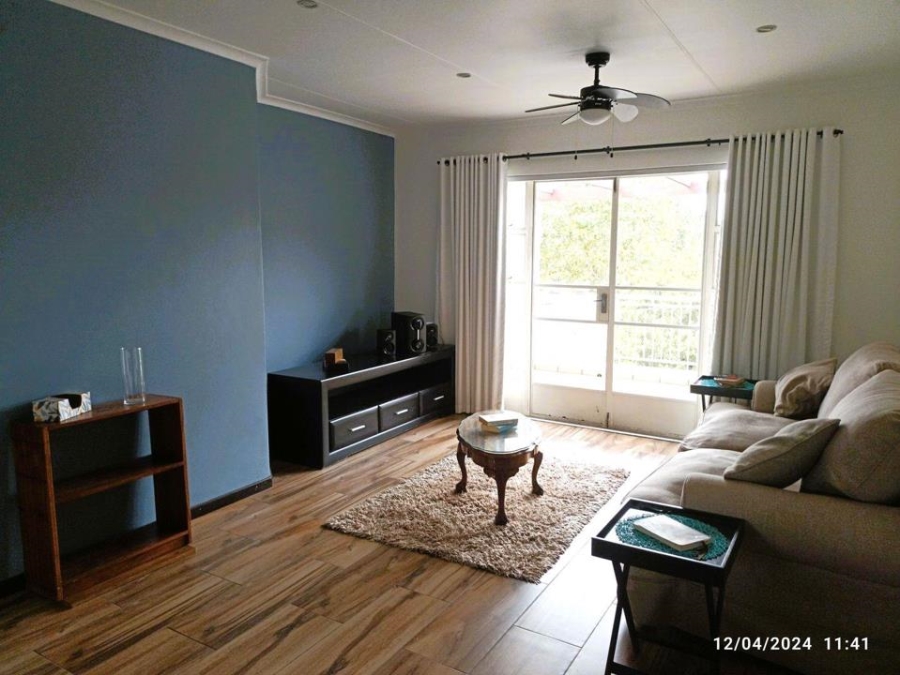 To Let 2 Bedroom Property for Rent in Sonneglans Gauteng