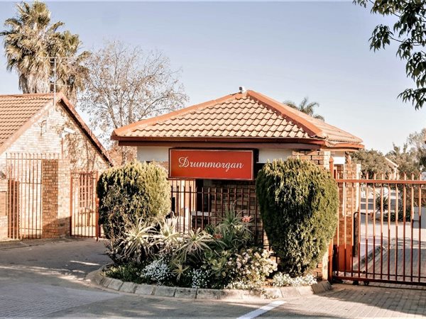 2 Bedroom Property for Sale in Die Hoewes Gauteng