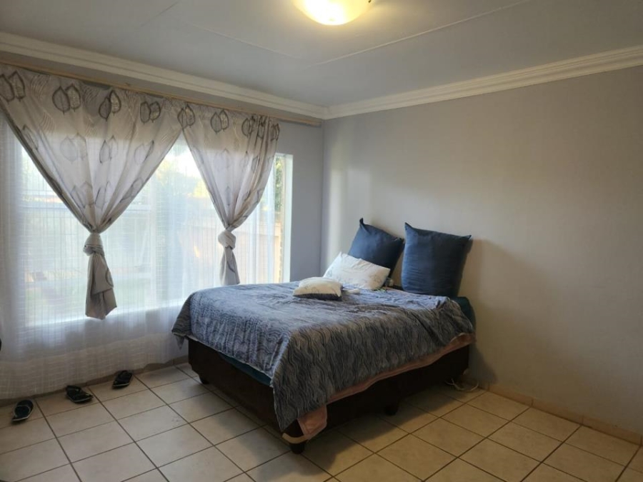 5 Bedroom Property for Sale in Karenpark Gauteng