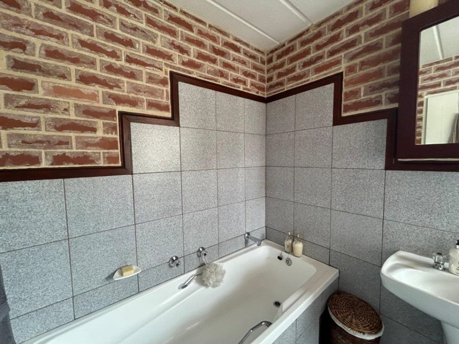 3 Bedroom Property for Sale in Magaliessig Gauteng