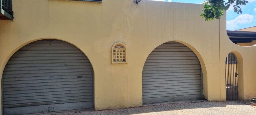 4 Bedroom Property for Sale in Dorandia Gauteng