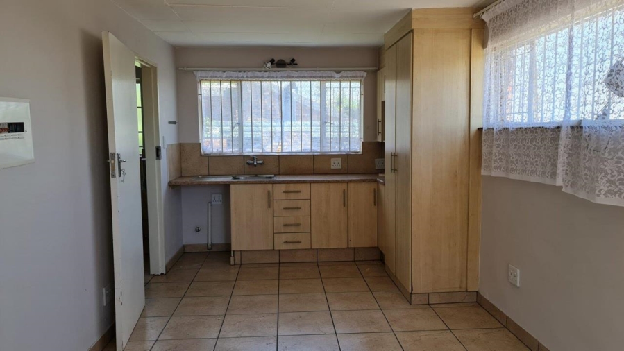 6 Bedroom Property for Sale in Elarduspark Gauteng