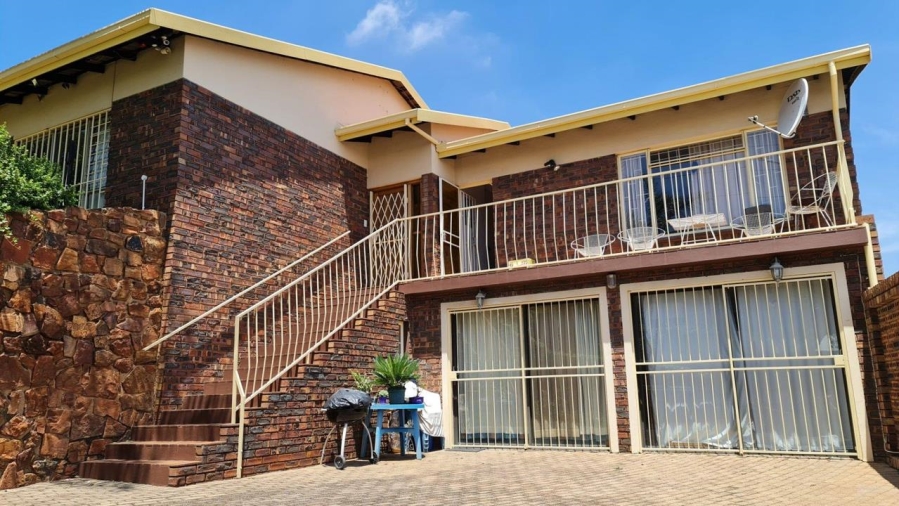 6 Bedroom Property for Sale in Elarduspark Gauteng