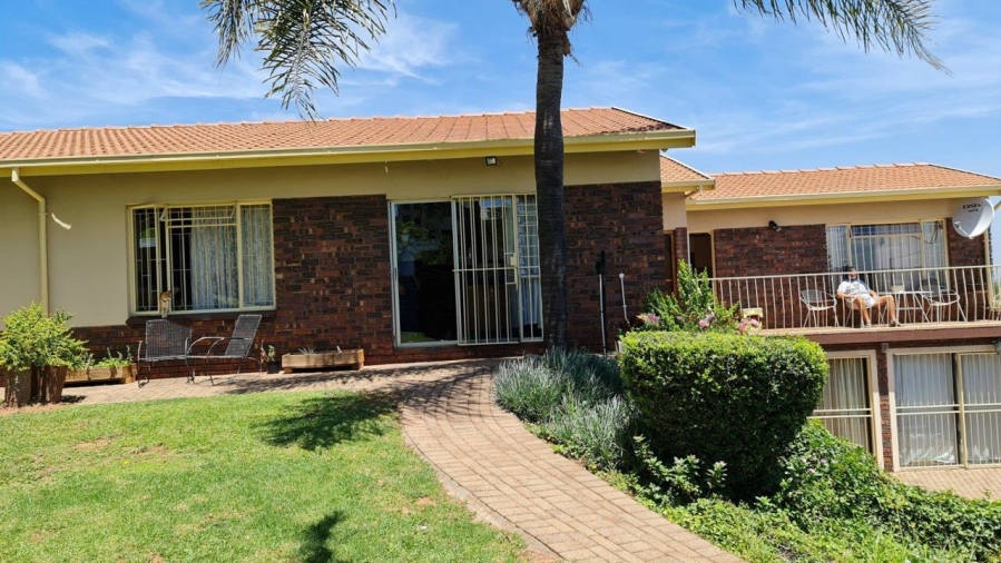 6 Bedroom Property for Sale in Elarduspark Gauteng