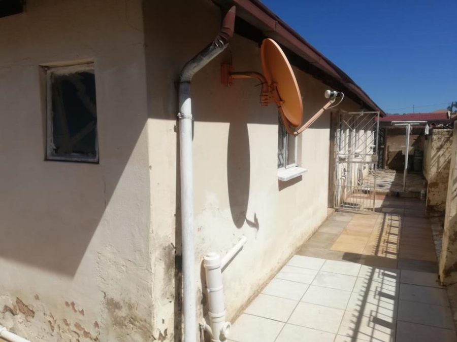 4 Bedroom Property for Sale in Lotus Gardens Gauteng