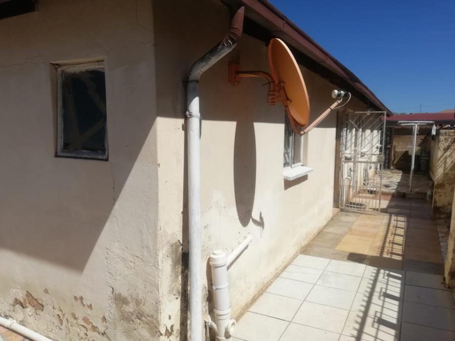 4 Bedroom Property for Sale in Lotus Gardens Gauteng