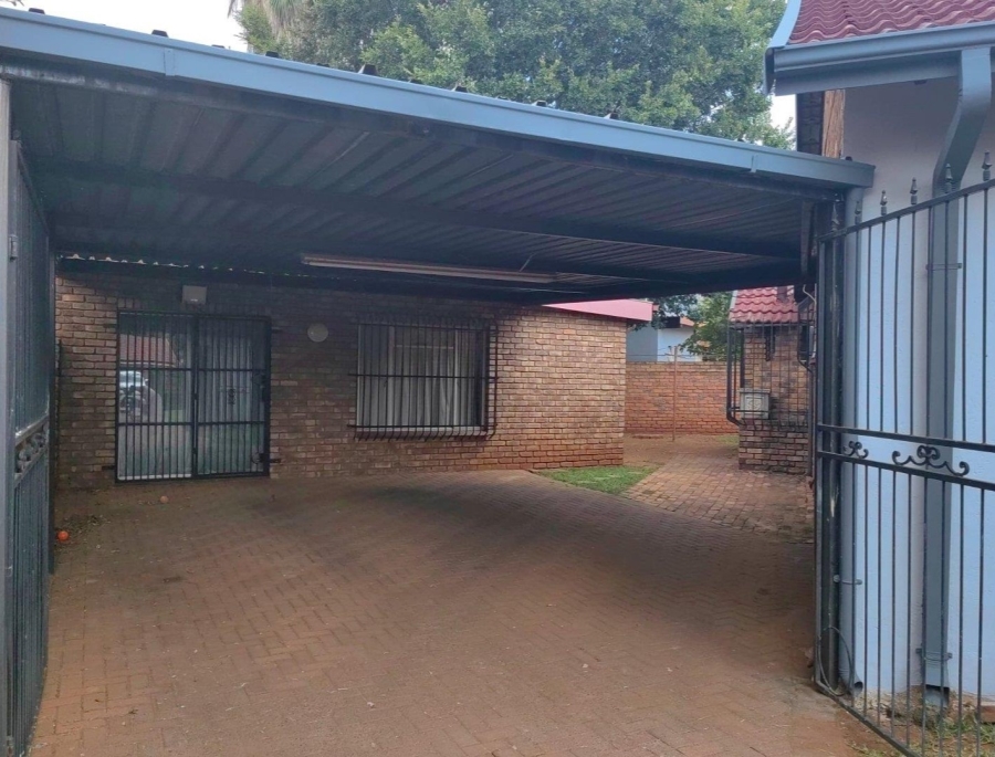 3 Bedroom Property for Sale in Dorandia Gauteng