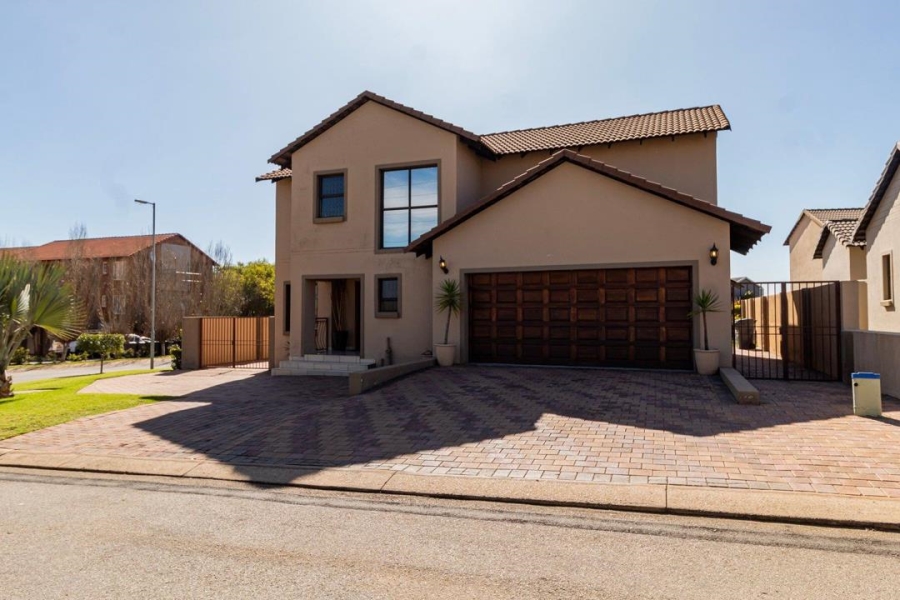 4 Bedroom Property for Sale in Kosmosdal Gauteng