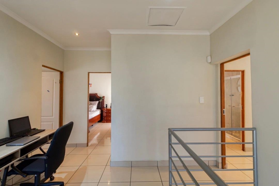 4 Bedroom Property for Sale in Kosmosdal Gauteng