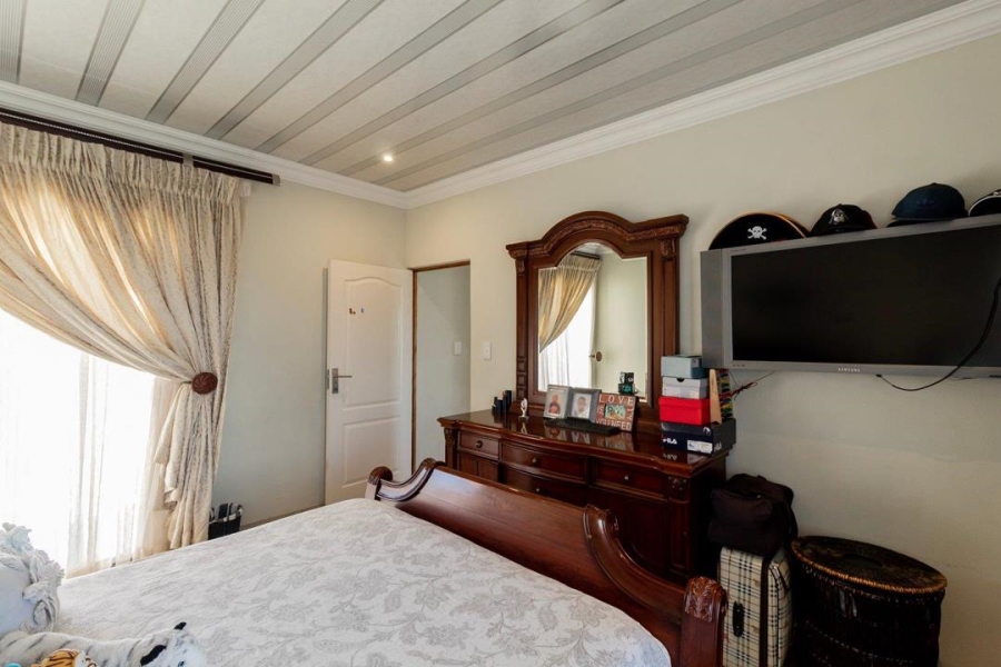 4 Bedroom Property for Sale in Kosmosdal Gauteng