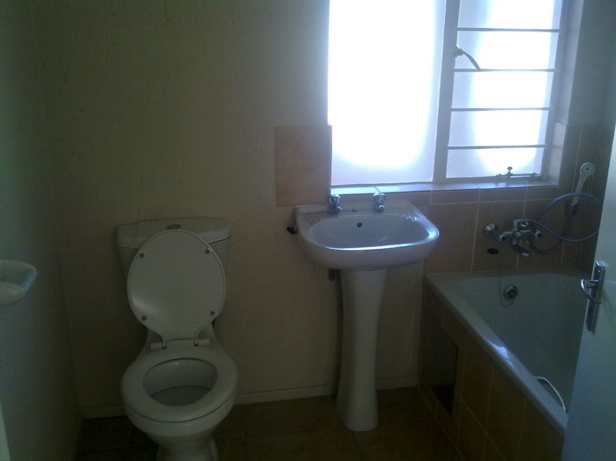 To Let 1 Bedroom Property for Rent in Klippoortjie Gauteng