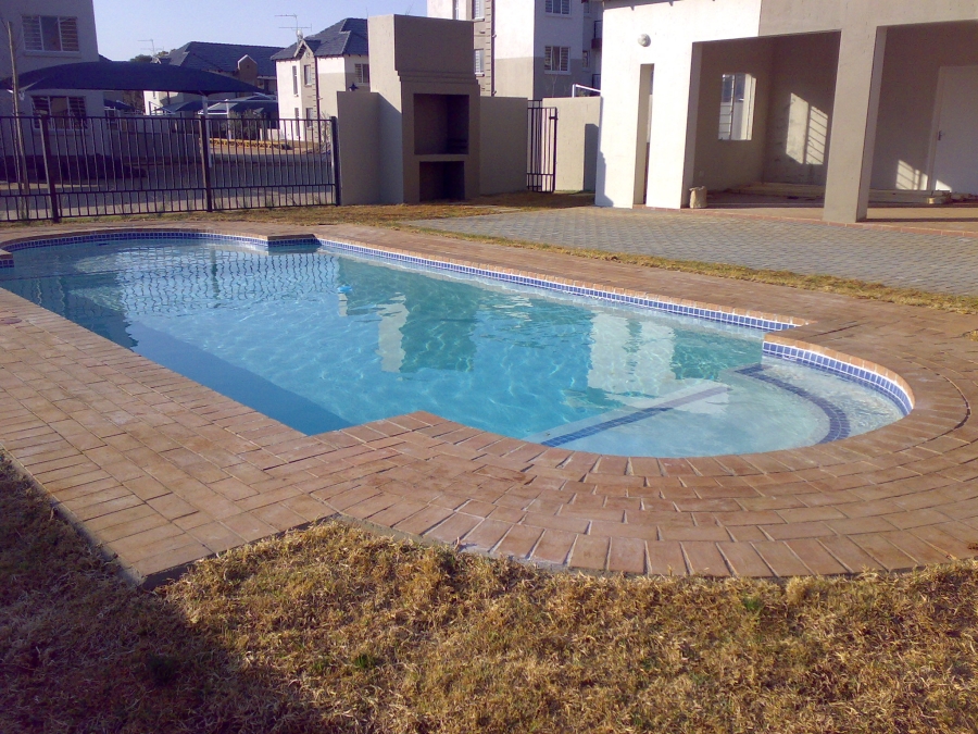 To Let 1 Bedroom Property for Rent in Klippoortjie Gauteng