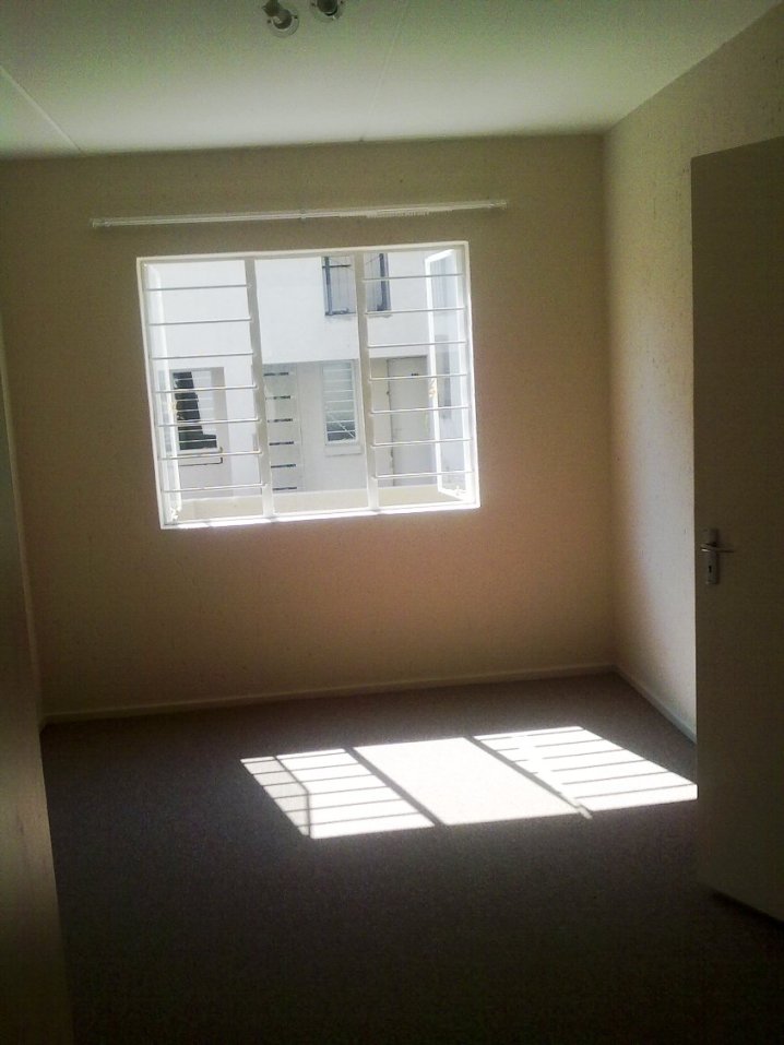 To Let 1 Bedroom Property for Rent in Klippoortjie Gauteng