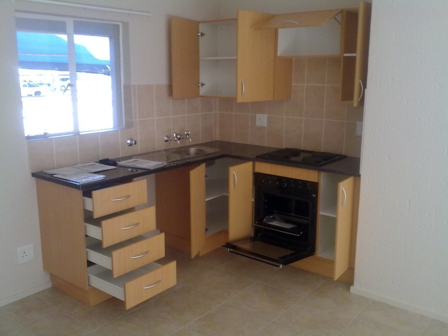 To Let 1 Bedroom Property for Rent in Klippoortjie Gauteng