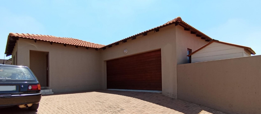 3 Bedroom Property for Sale in Thatchfield Gauteng