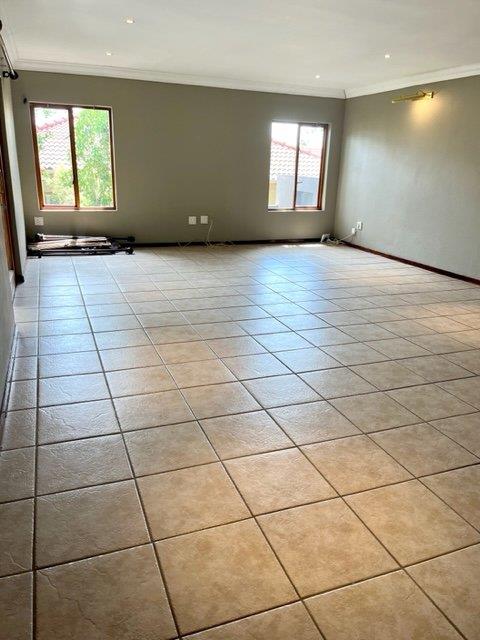 3 Bedroom Property for Sale in Featherbrooke Estate Gauteng
